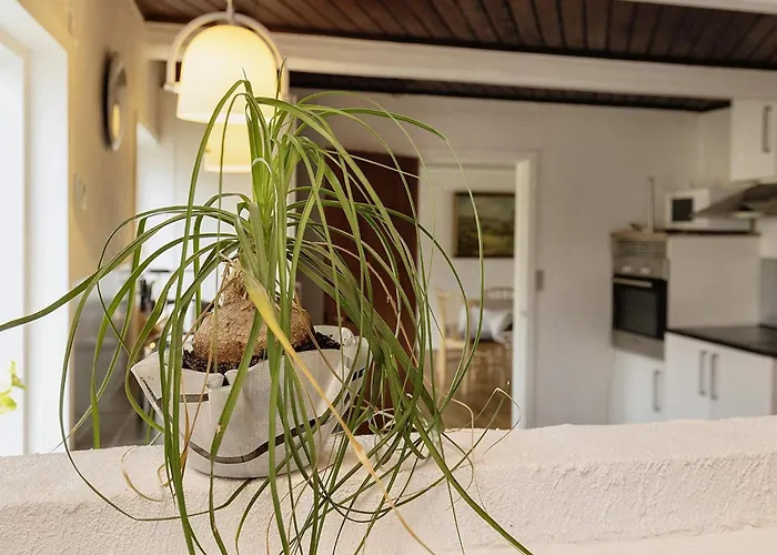 Дом отдыха Rustic With Fireplace